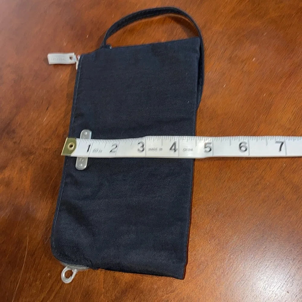 Baggallini RFID Black Around Town Go Bag Wristlet
